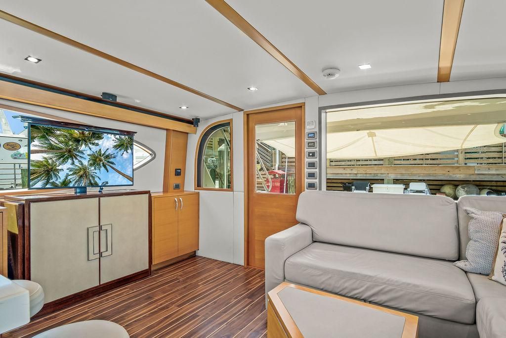 2014 Hatteras 63 