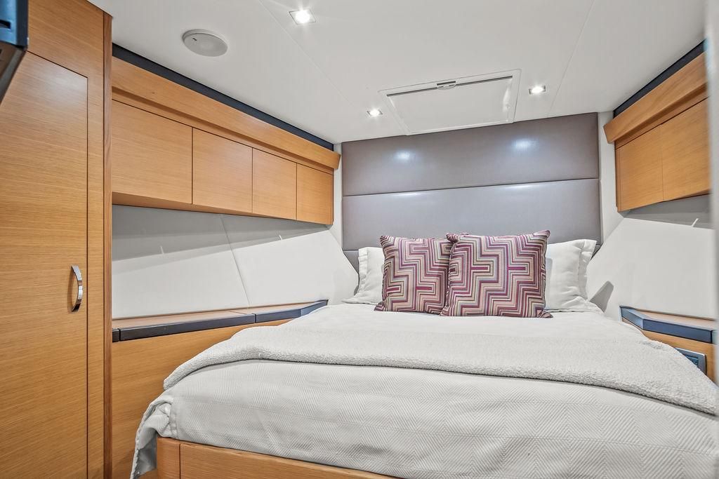 2014 Hatteras 63 