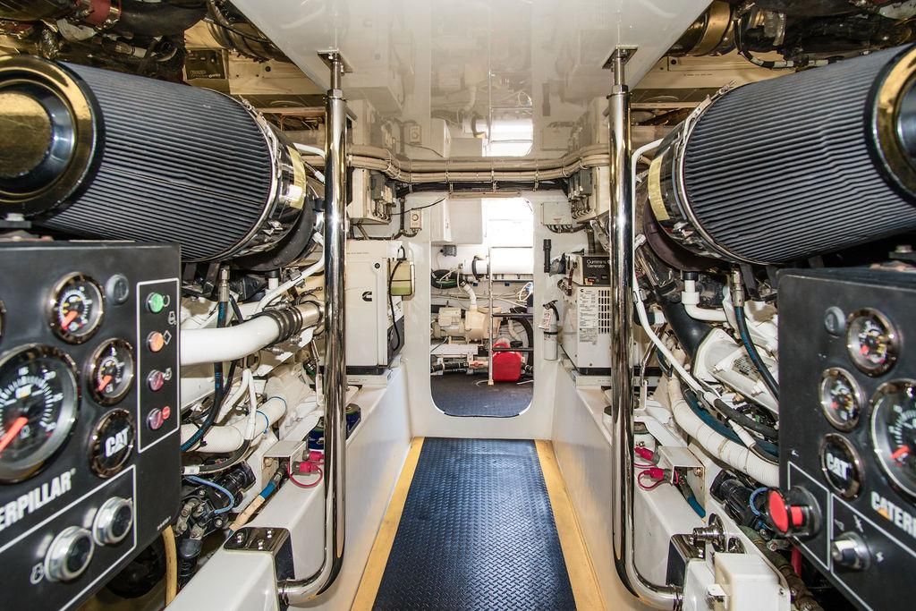 2014 Hatteras 63 