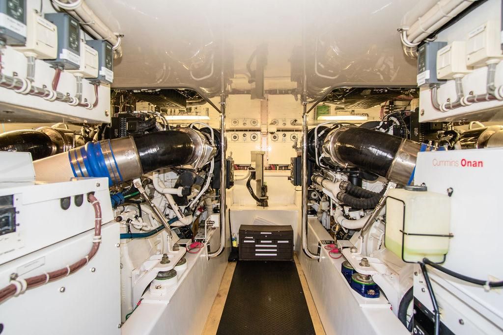 2014 Hatteras 63 