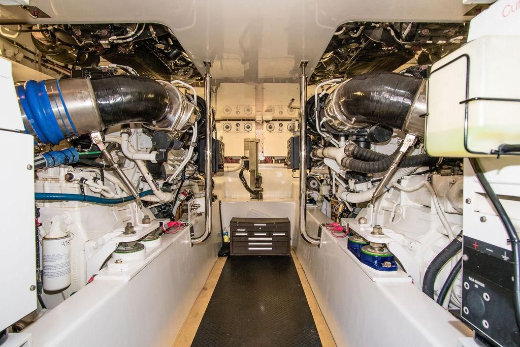 2014 Hatteras 63 