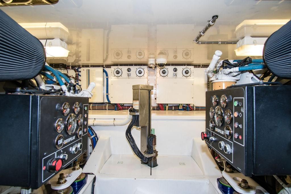 2014 Hatteras 63 