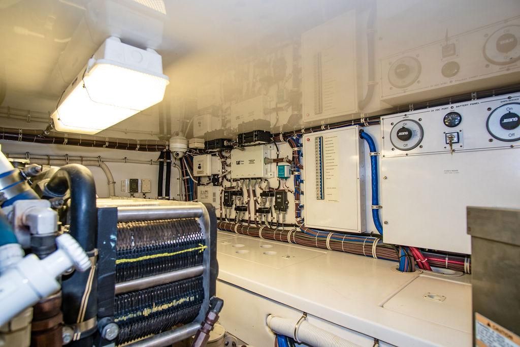 2014 Hatteras 63 