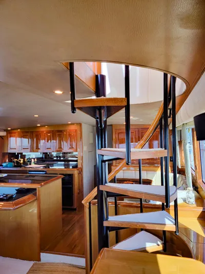 Prime Time Yacht Photos Pics 