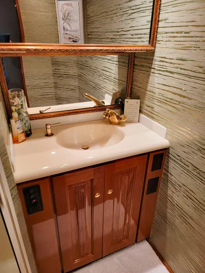 Prime Time Yacht Photos Pics 