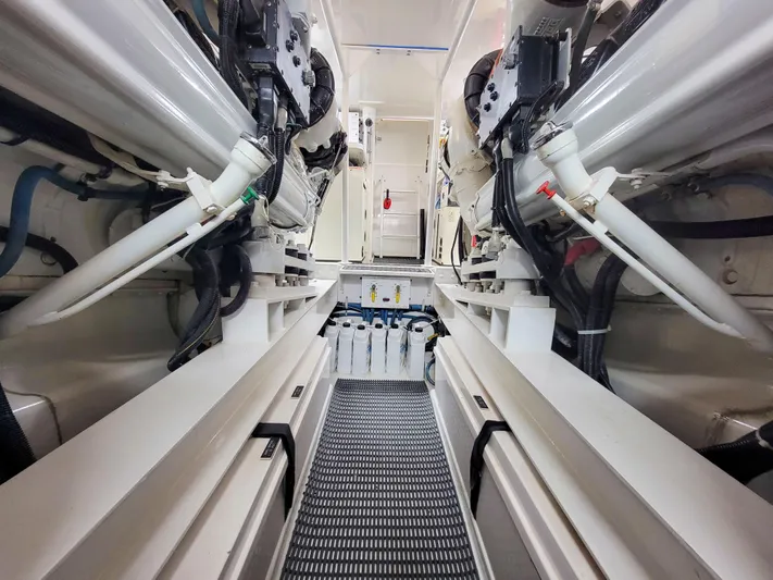 Prime Time Yacht Photos Pics 