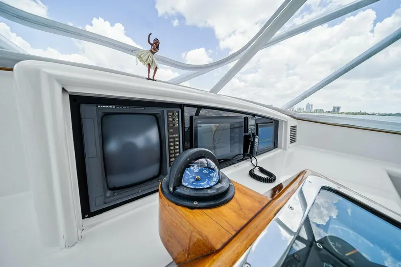 Miss Josie Yacht Photos Pics 1999 Buddy Davis 52 Express 'Miss Josie'