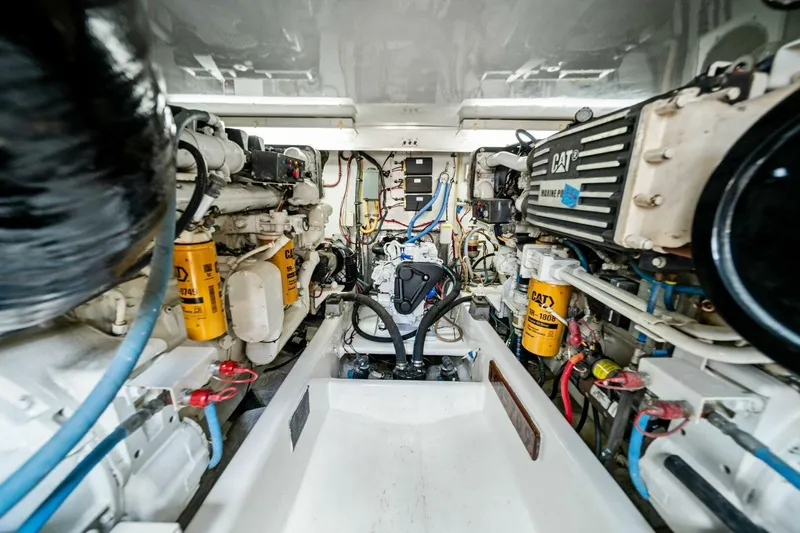 Miss Josie Yacht Photos Pics 1999 Buddy Davis 52 Express 'Miss Josie'