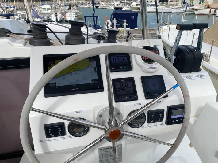 Luna Yacht Photos Pics Fountaine Pajot Saona 47