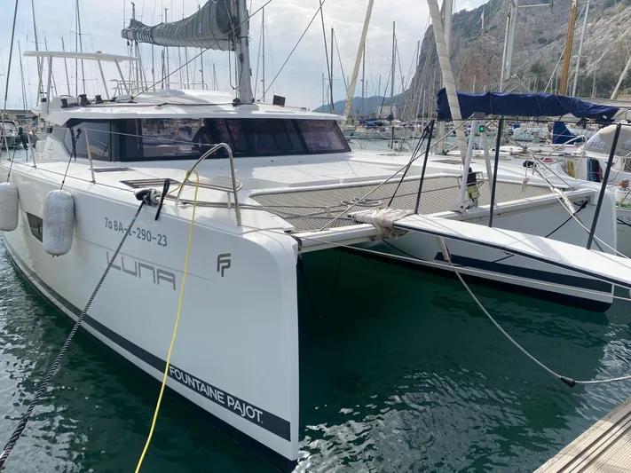 Luna Yacht Photos Pics Fountaine Pajot Saona 47