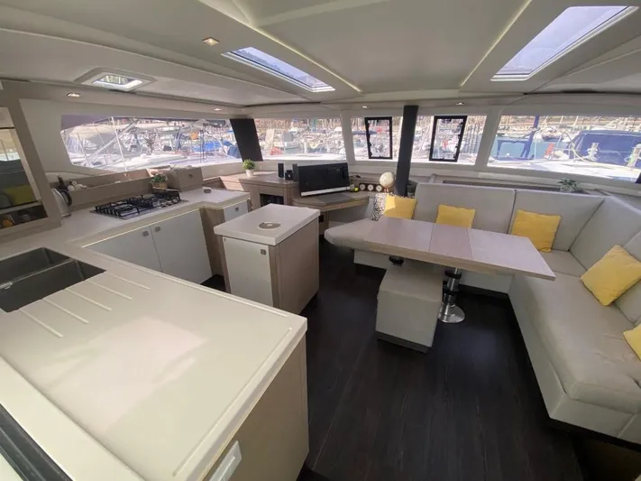 Luna Yacht Photos Pics Fountaine Pajot Saona 47