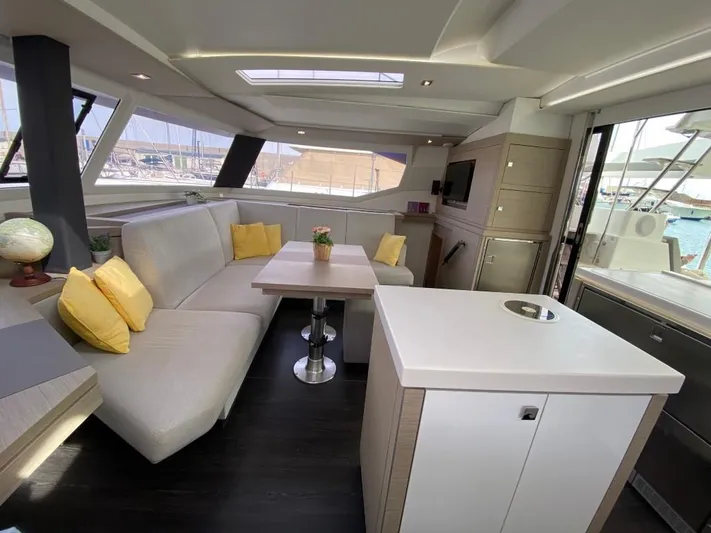 Luna Yacht Photos Pics Fountaine Pajot Saona 47