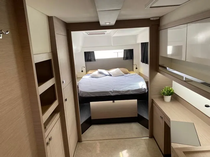 Luna Yacht Photos Pics Fountaine Pajot Saona 47