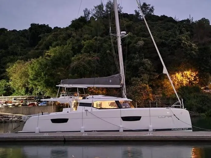 Luna Yacht Photos Pics Fountaine Pajot Saona 47
