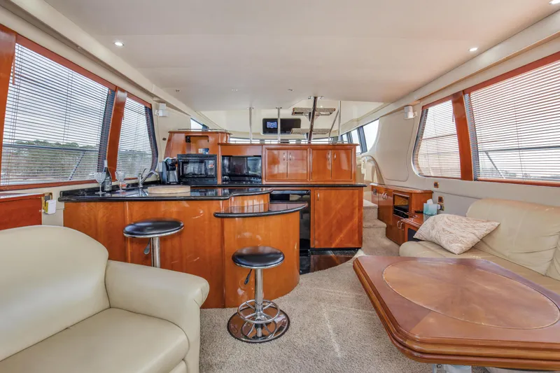 Beautiful Yacht Photos Pics 2003 57' Carver 570 Voyager Beautiful Salon/Galley