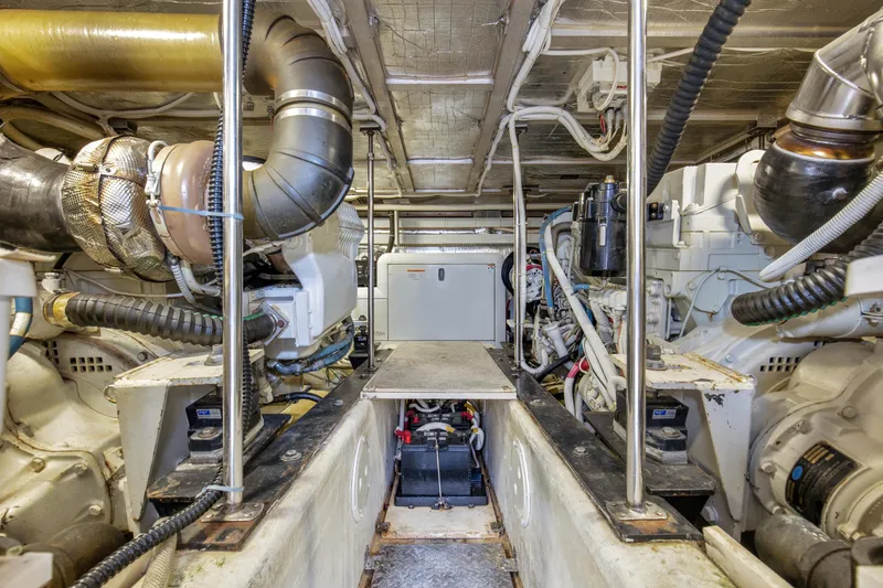 Beautiful Yacht Photos Pics 2003 57' Carver 570 Voyager Beautiful Engine Room