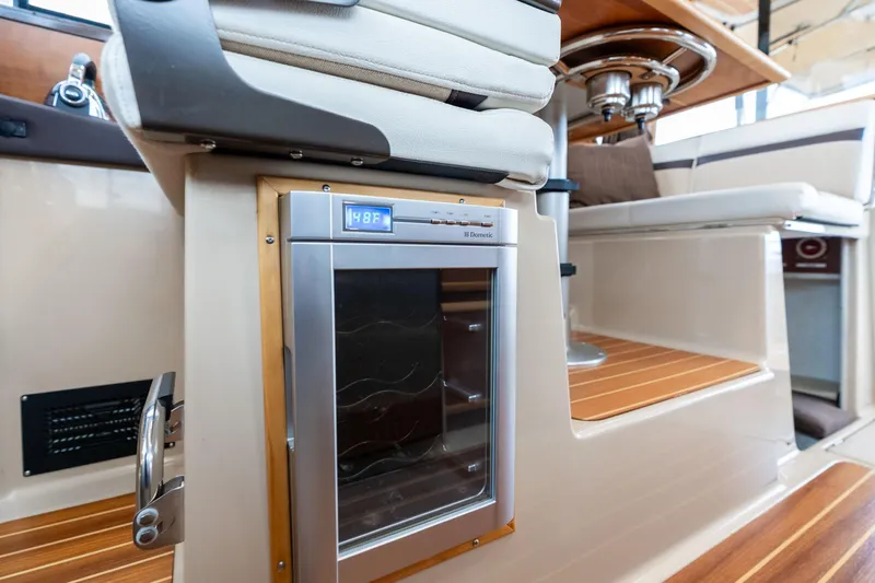 Joanie B Yacht Photos Pics 