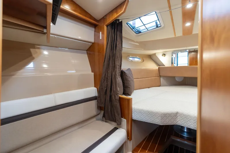 Joanie B Yacht Photos Pics 