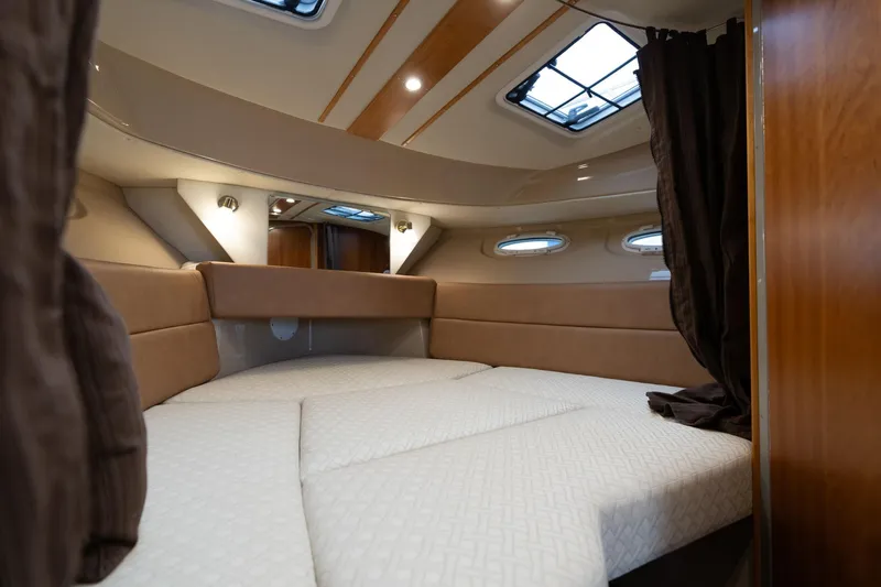 Joanie B Yacht Photos Pics 