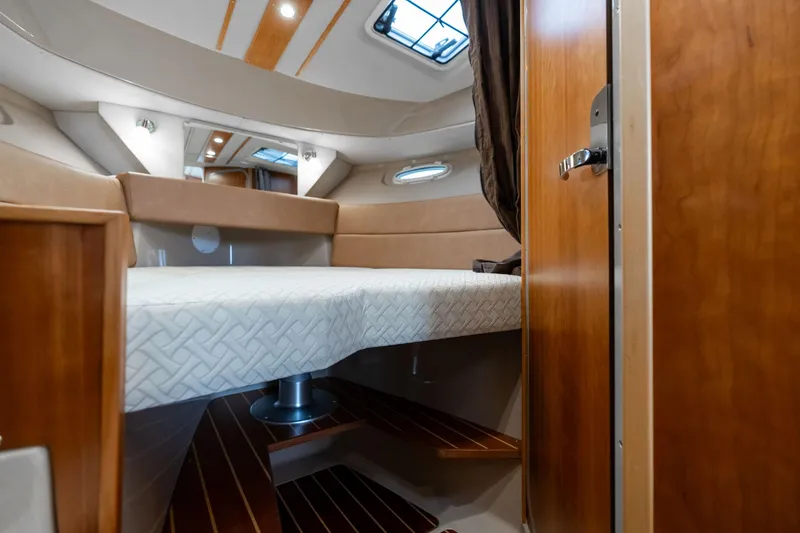 Joanie B Yacht Photos Pics 