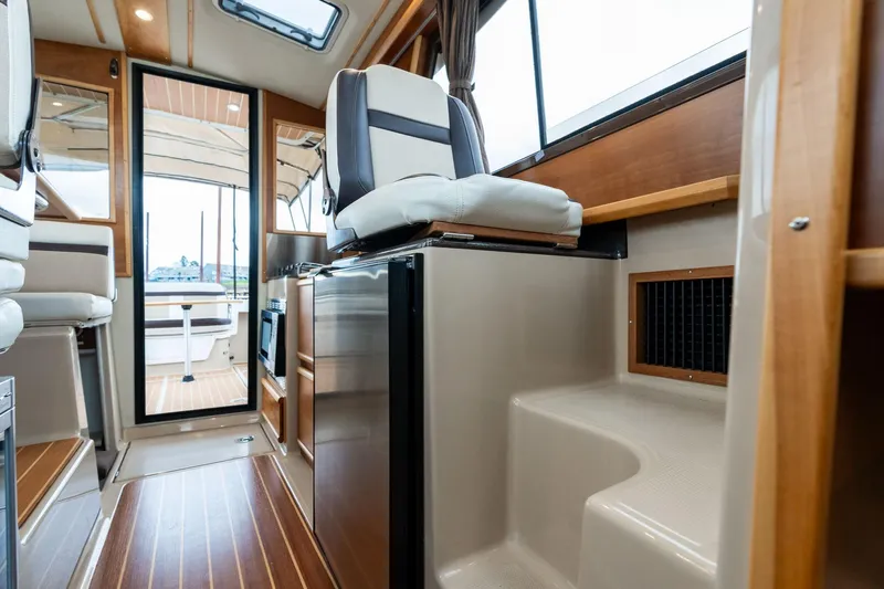 Joanie B Yacht Photos Pics 