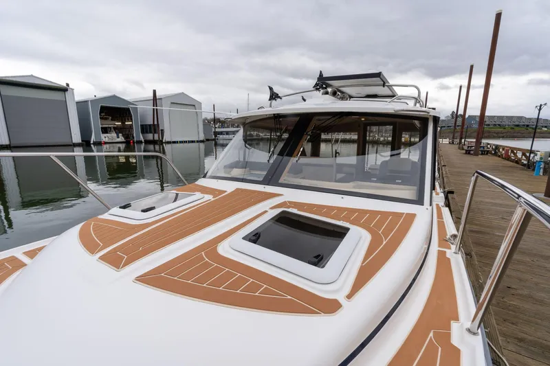 Joanie B Yacht Photos Pics 