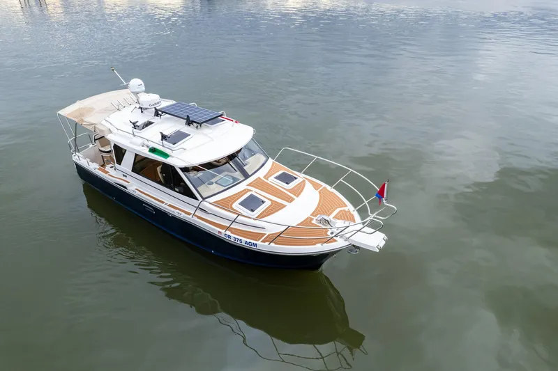 Joanie B Yacht Photos Pics 