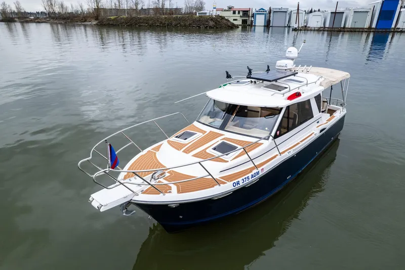 Joanie B Yacht Photos Pics 