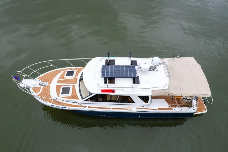 Joanie B Yacht Photos Pics 