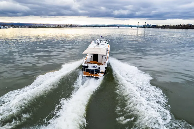 Joanie B Yacht Photos Pics 