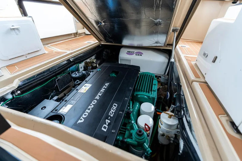 Joanie B Yacht Photos Pics 