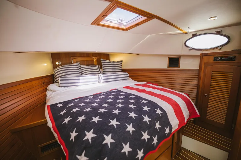 Mm Yacht Photos Pics Cozy cabin interior of 2010 San Juan SJ40FB IPS with American flag bedding.