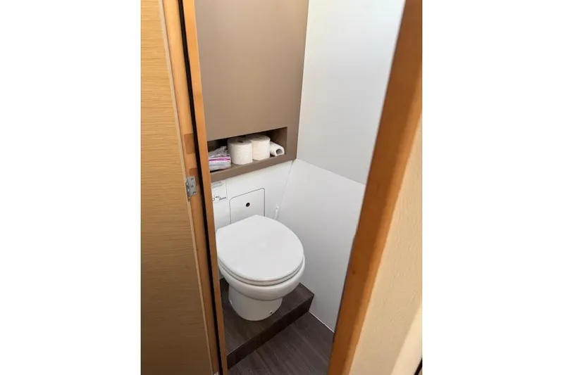 Refaire Yacht Photos Pics 2016 Fountaine Pajot Lucia 40 yacht bathroom with toilet and storage shelf.