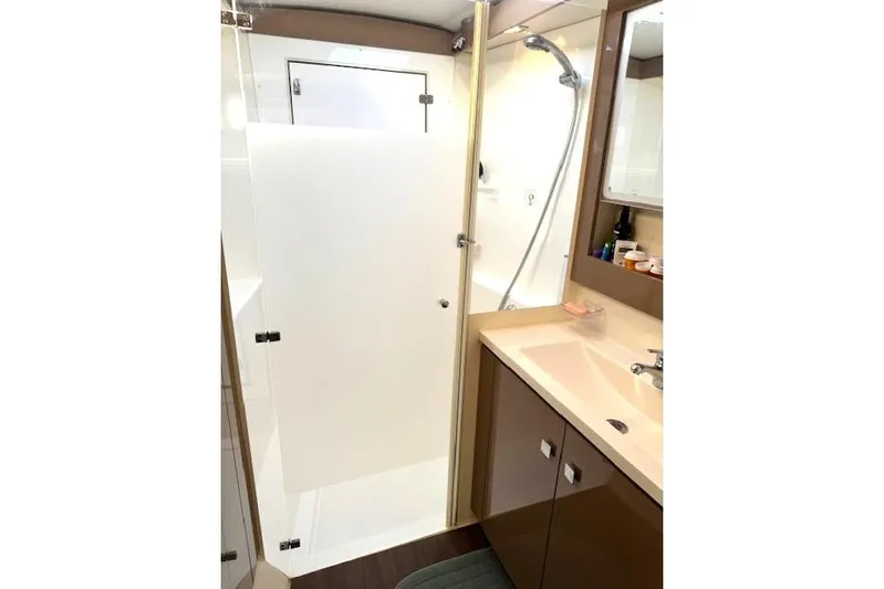 Refaire Yacht Photos Pics Bathroom interior of 2016 Fountaine Pajot Lucia 40 catamaran with shower and sink.