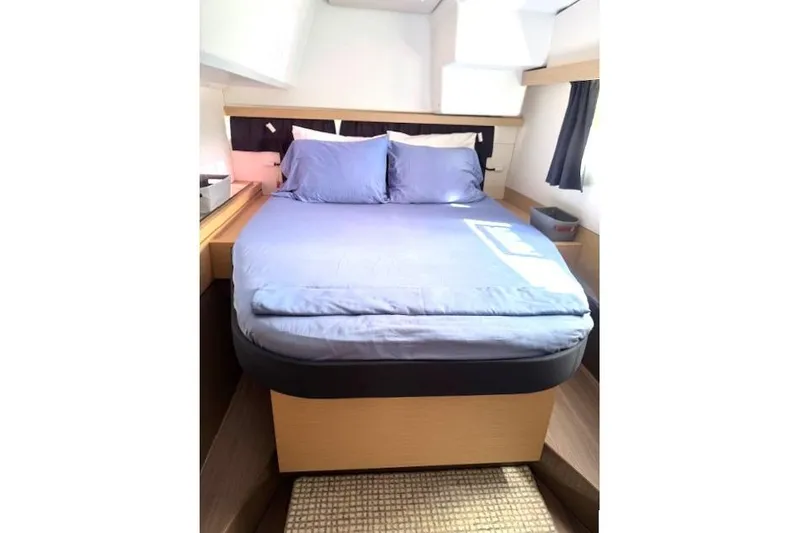 Refaire Yacht Photos Pics 2016 Fountaine Pajot Lucia 40 cabin with cozy bed and modern interior design.