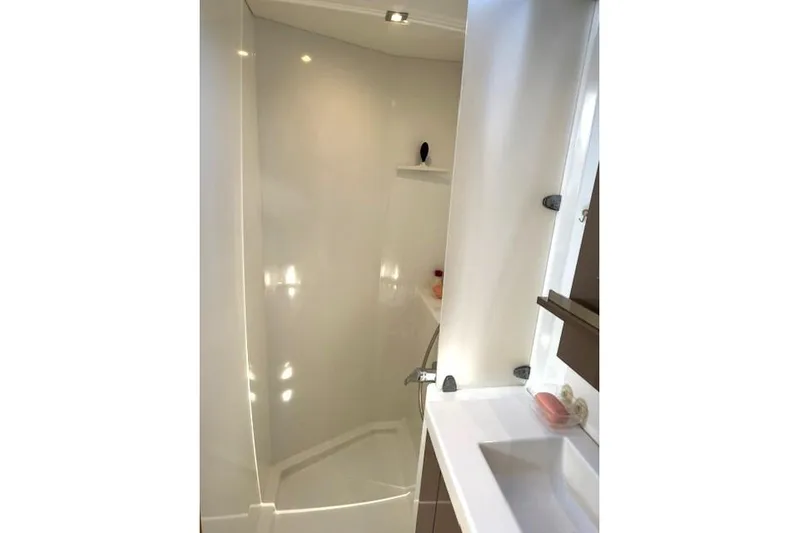 Refaire Yacht Photos Pics Bathroom interior of 2016 Fountaine Pajot Lucia 40 catamaran, featuring modern fixtures.
