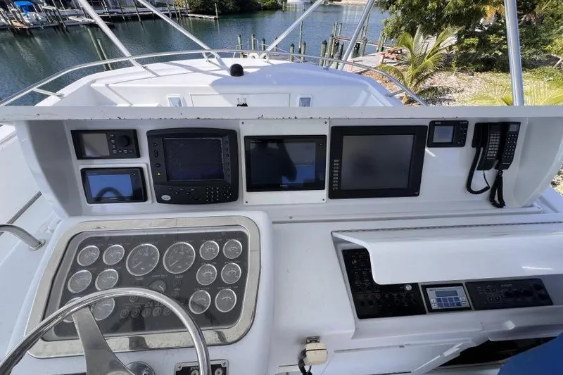 Renegade Yacht Photos Pics Helm of 2001 Hatteras 65 Convertible yacht with navigation instruments and controls.