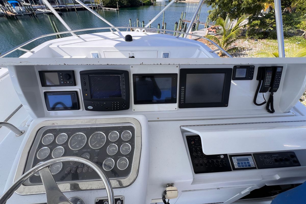 2001 Hatteras 65 