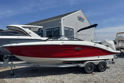 Sea Ray SPX 210 Outboard