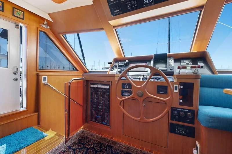 Ds Gatos Yacht Photos Pics 1999 Symbol 558 yacht helm with wooden steering wheel and navigation controls.
