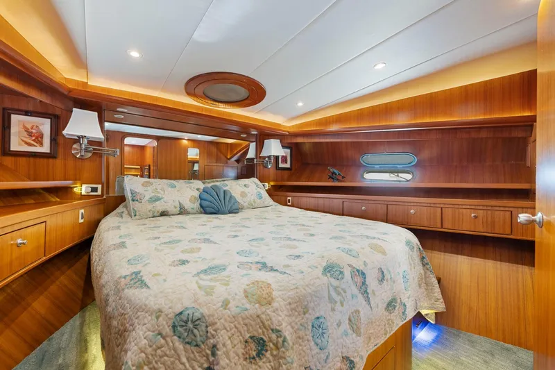 Ds Gatos Yacht Photos Pics Luxurious yacht bedroom with wood paneling, cozy bedding, and ambient lighting, Symbol 558, 1999.