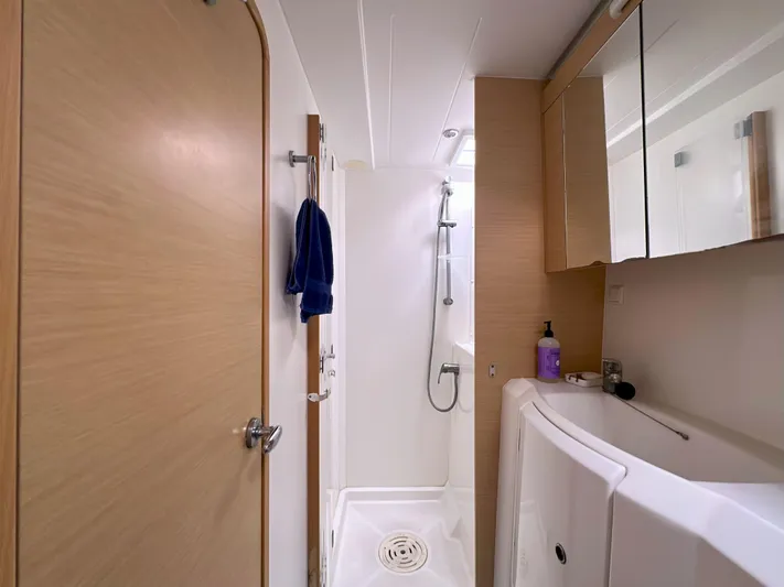 Selkie Yacht Photos Pics Bathroom interior of 2012 Lagoon 400 yacht with shower and sink.