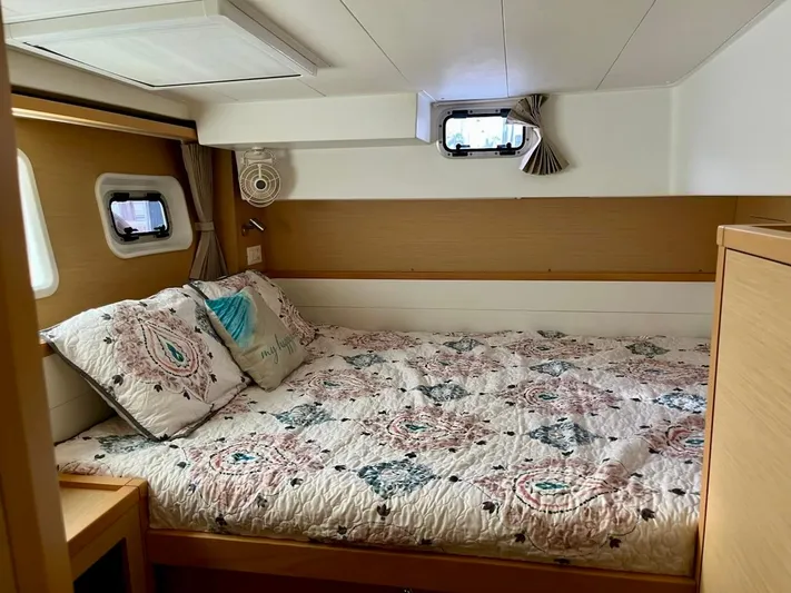 Sun Bums Yacht Photos Pics Cozy bedroom in 2017 Lagoon 39 yacht with floral bedding and natural light.