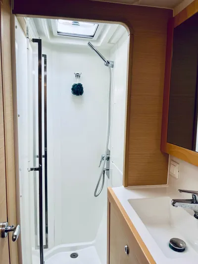 Sun Bums Yacht Photos Pics 2017 Lagoon 39 yacht bathroom with shower and sink.