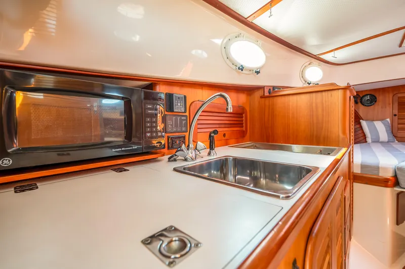 Saasy Lady Yacht Photos Pics 