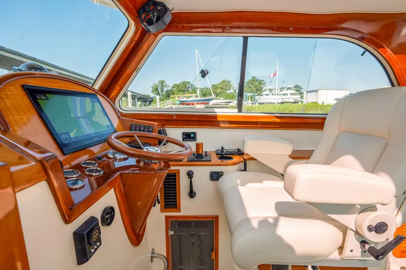 Saasy Lady Yacht Photos Pics 