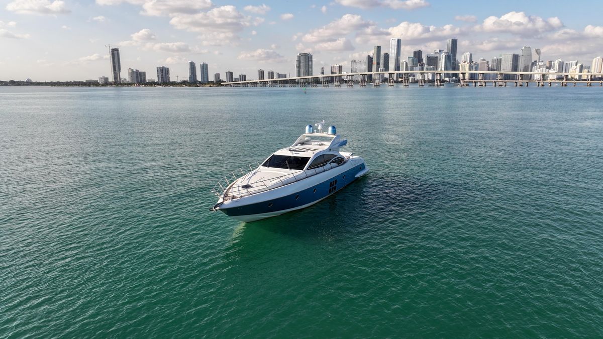 2006 Azimut 68 