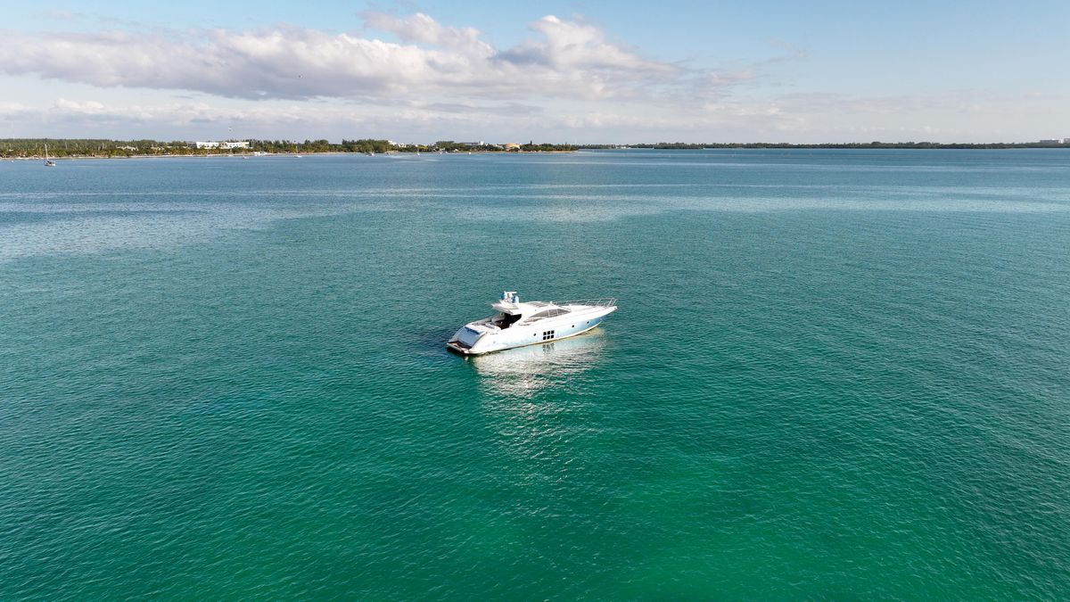 2006 Azimut 68 