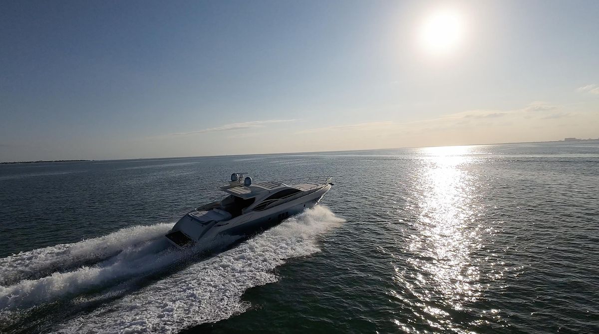 2006 Azimut 68 