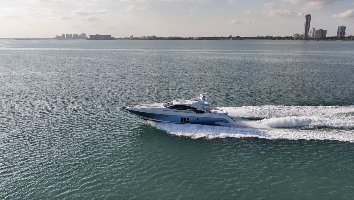 2006 Azimut 68 